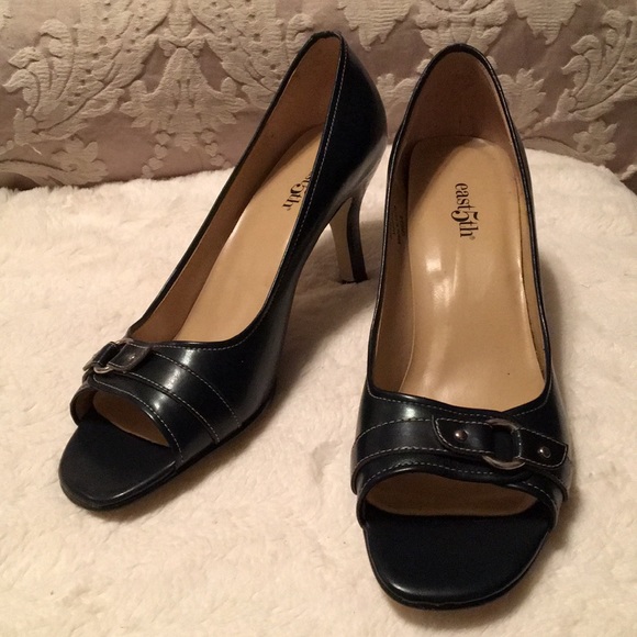 East 5th Shoes - NWOT Navy blue heels with buckle